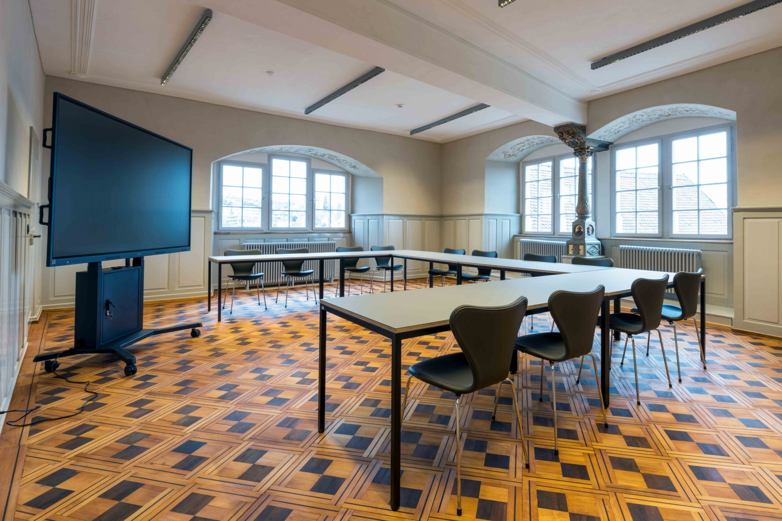 Workshop u. Meetingraum mit interaktivem Grossbildschirm